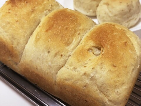 上新粉入りの1.5斤ゴマ食パン